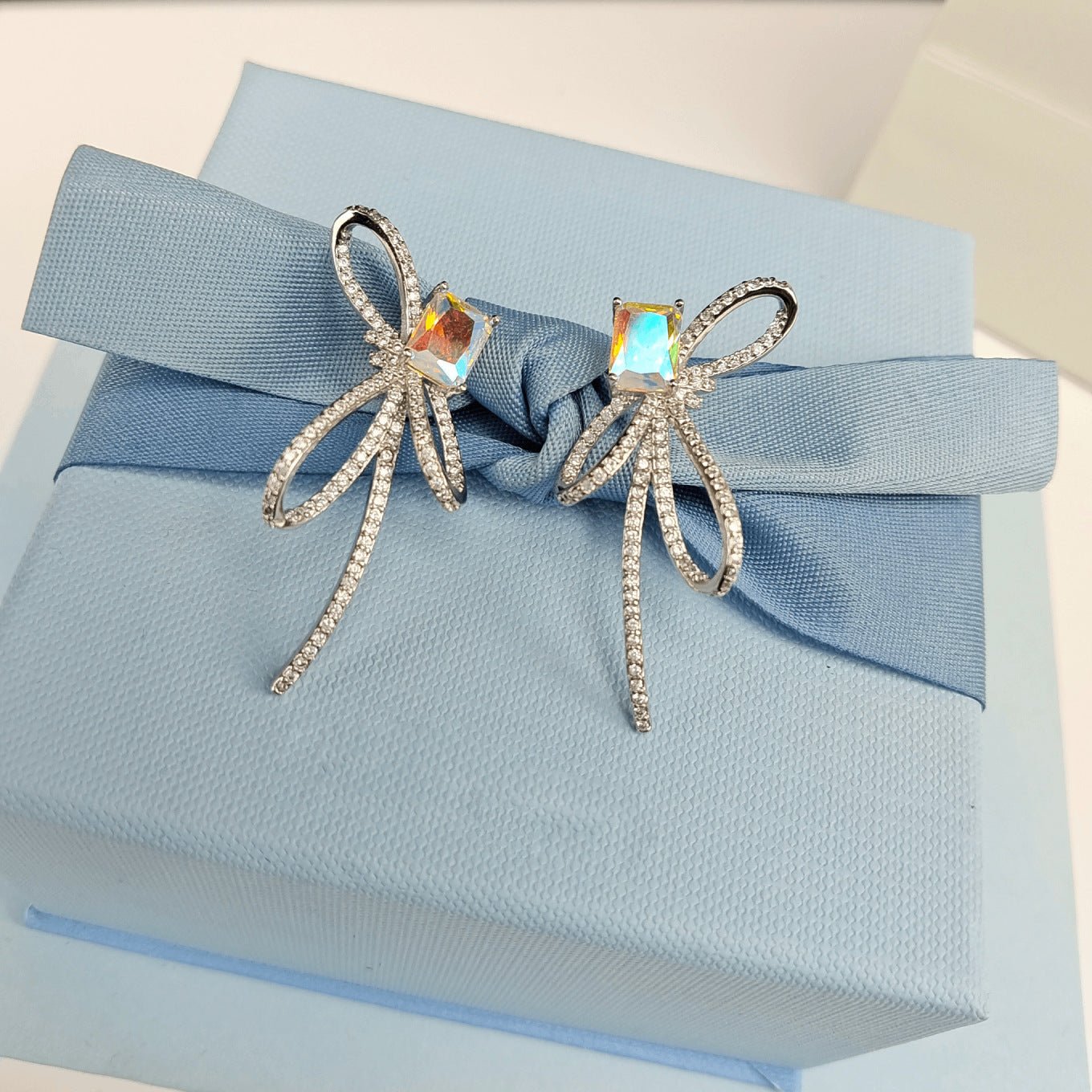 Aurora Ribbon Bow Small Sugar Cube Earrings - Zambeel