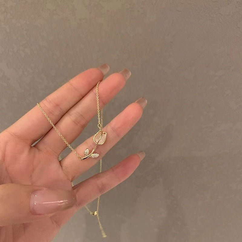 Tulip Lining Imitates Cat's Eyes In Elegant Keyboard Chain - Zambeel